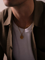 Collar Compass dorado para hombre