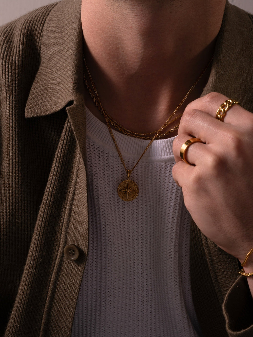 Collar Compass dorado para hombre