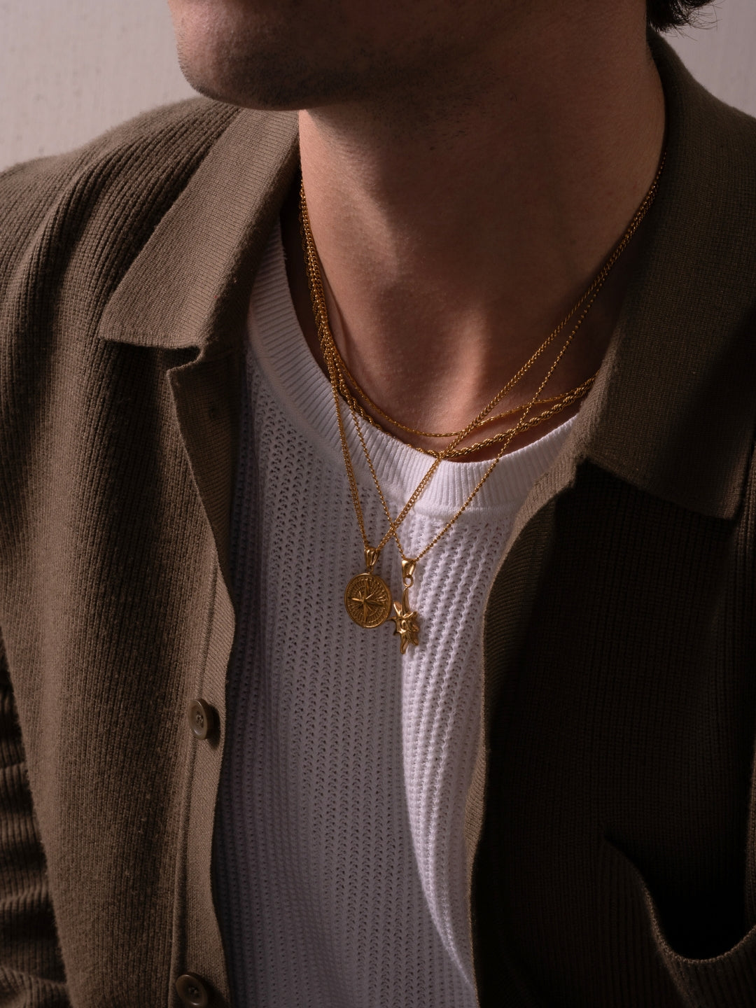 Collar Compass dorado para hombre