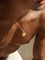 Collar Compass dorado para hombre