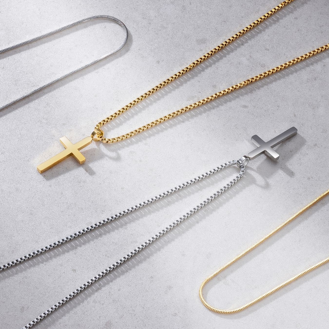 Dúo de collares con cruz clásica